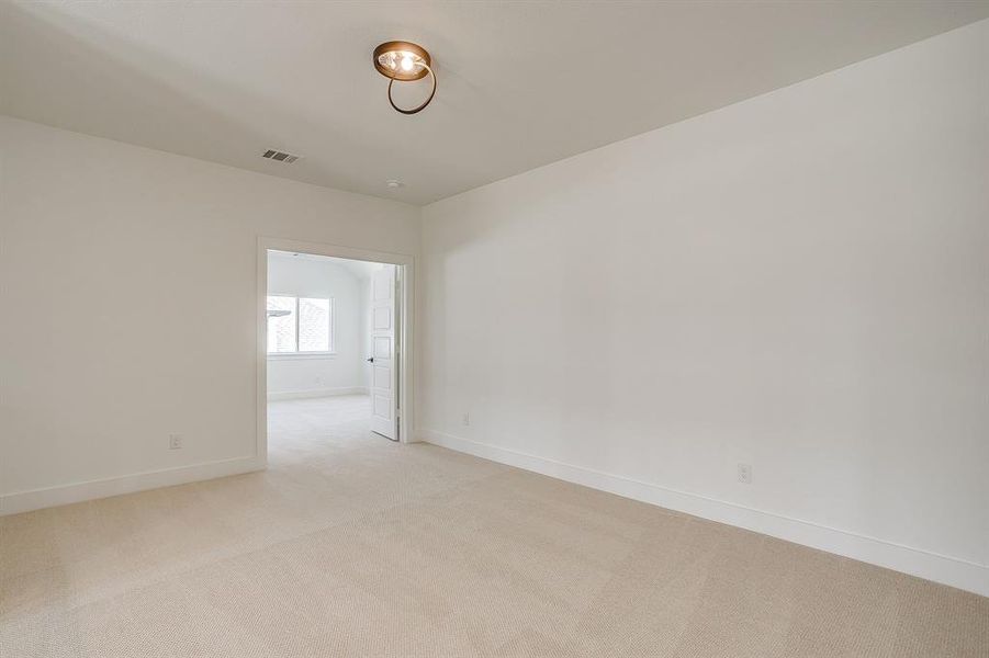 Spacious, unfurnished interior of a new home in Talon Hills, Fort Worth (Image 19). Spacious, unfurnished interior of a new home in Talon Hills, Fort Worth (Image 19).