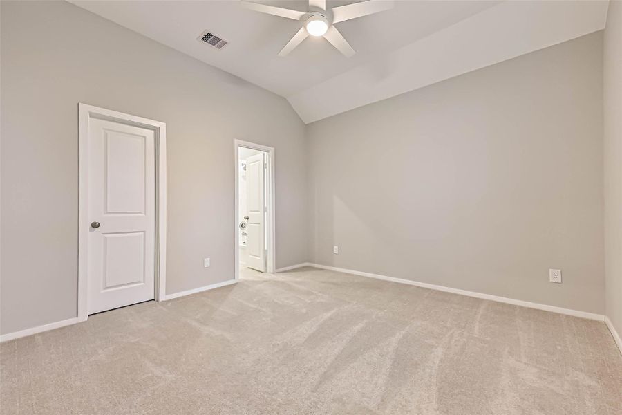 Spacious, unfurnished interior of a new home in Lago Mar, Texas City (Image 23).