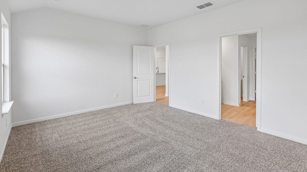 Spacious, unfurnished interior of a new home in Briarwood, Elgin (Image 40).