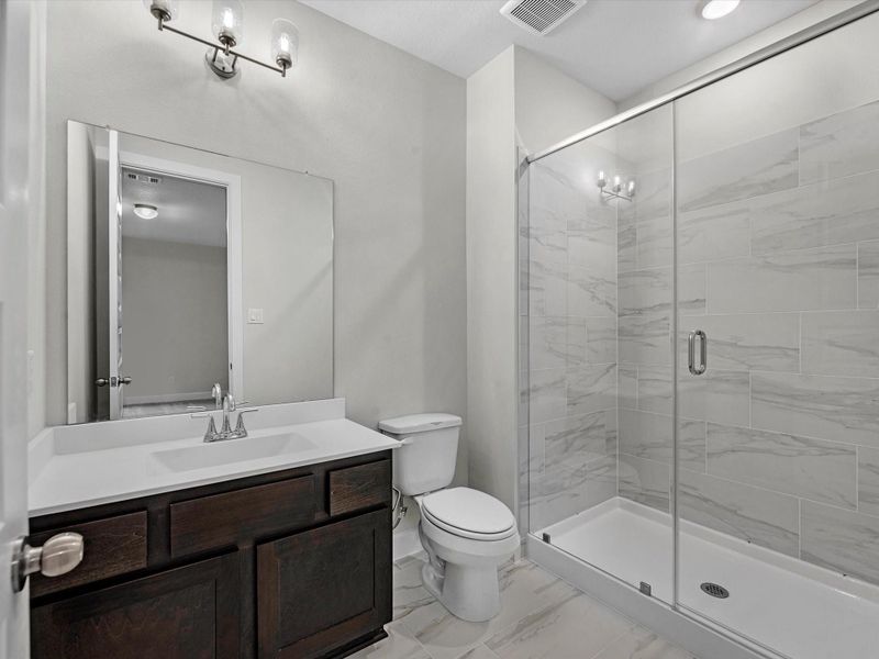 Representative image. Features, selections and colors may vary.