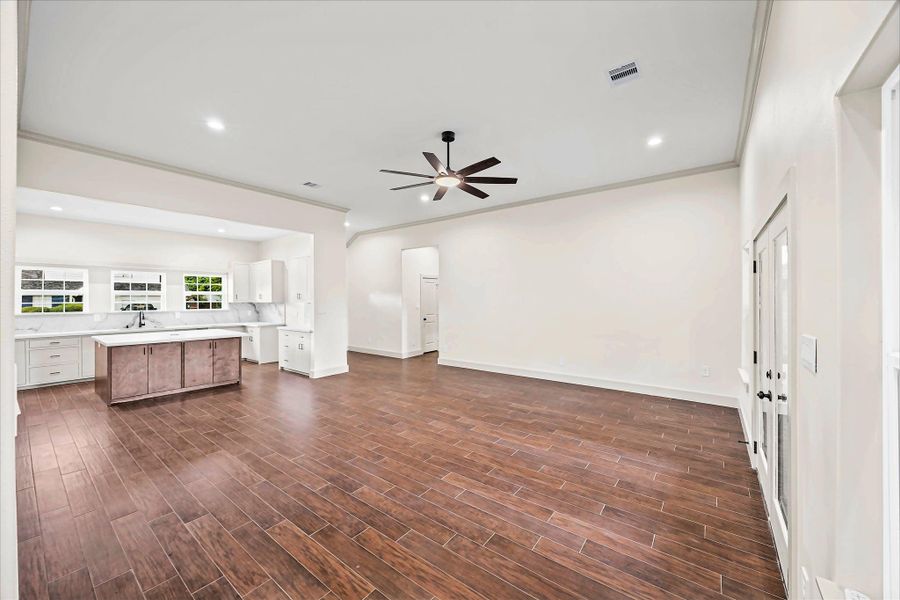 Spacious, unfurnished interior of a new home in , Baytown (Image 33).