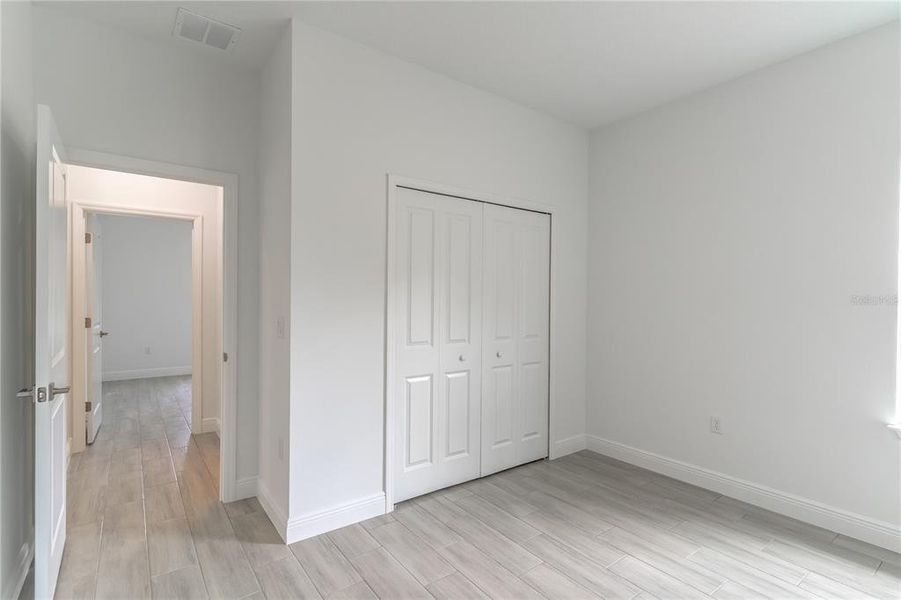 Spacious, unfurnished interior of a new home in , Ocala (Image 9).