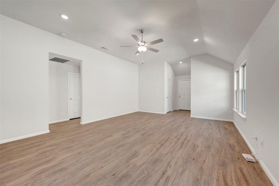 Spacious, unfurnished interior of a new home in Elevon, Lavon (Image 34).