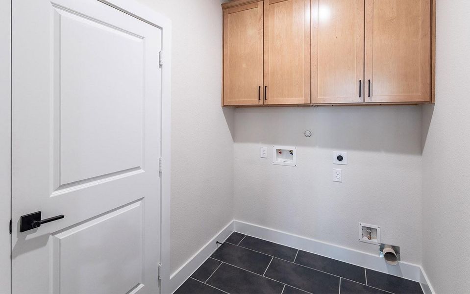 Spacious, unfurnished interior of a new home in Pecan Estates, Crosby (Image 17).