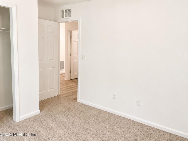 Spacious, unfurnished interior of a new home in , Jacksonville (Image 14).