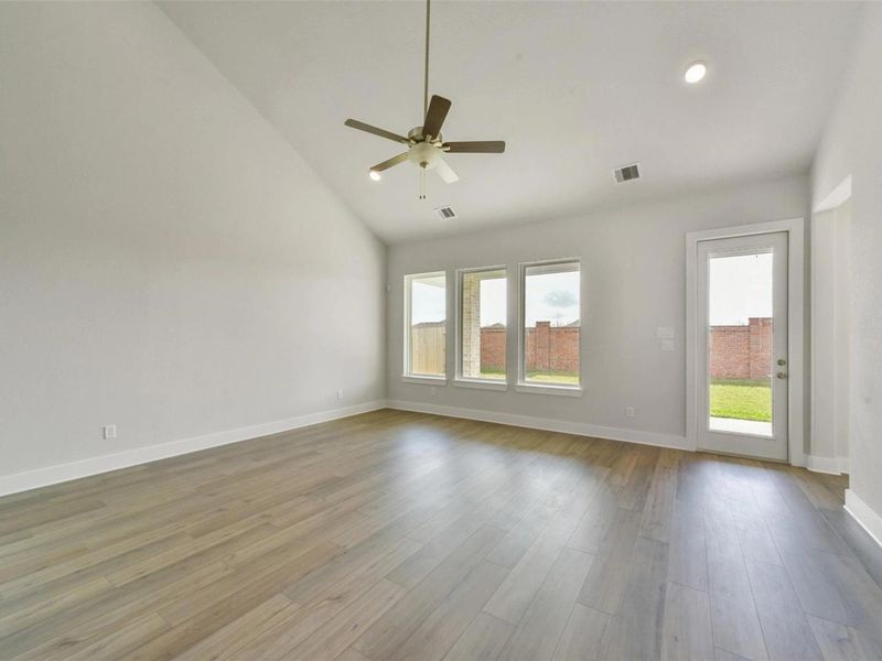 Spacious, unfurnished interior of a new home in Lago Mar, Texas City (Image 28). Spacious, unfurnished interior of a new home in Lago Mar, Texas City (Image 28).