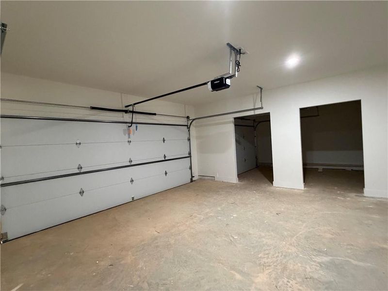 Spacious, unfurnished interior of a new home in , Jefferson (Image 13).