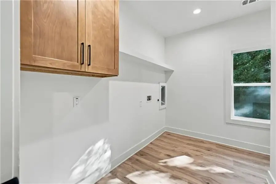 Spacious, unfurnished interior of a new home in , Atlanta (Image 35).