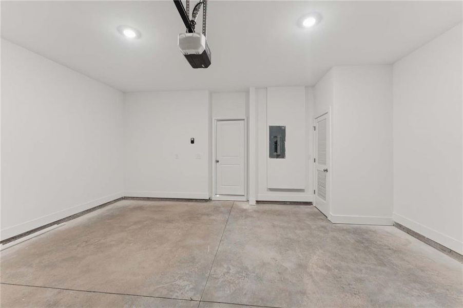 Spacious, unfurnished interior of a new home in , Dallas (Image 24).