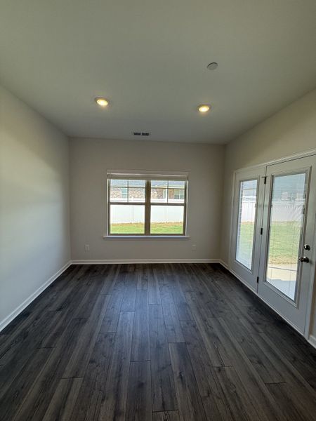 Spacious, unfurnished interior of a new home in Bradley Bend, Ashland City (Image 11).