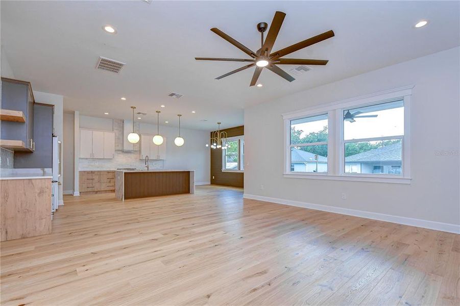 Spacious, unfurnished interior of a new home in , Tampa (Image 31).