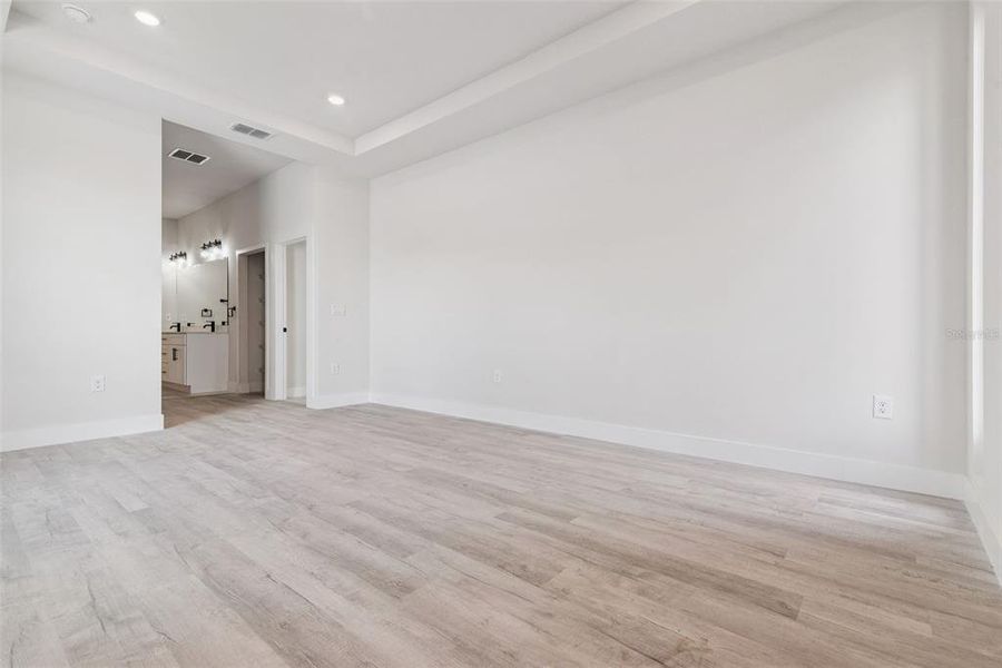 Spacious, unfurnished interior of a new home in , Belleview (Image 16).