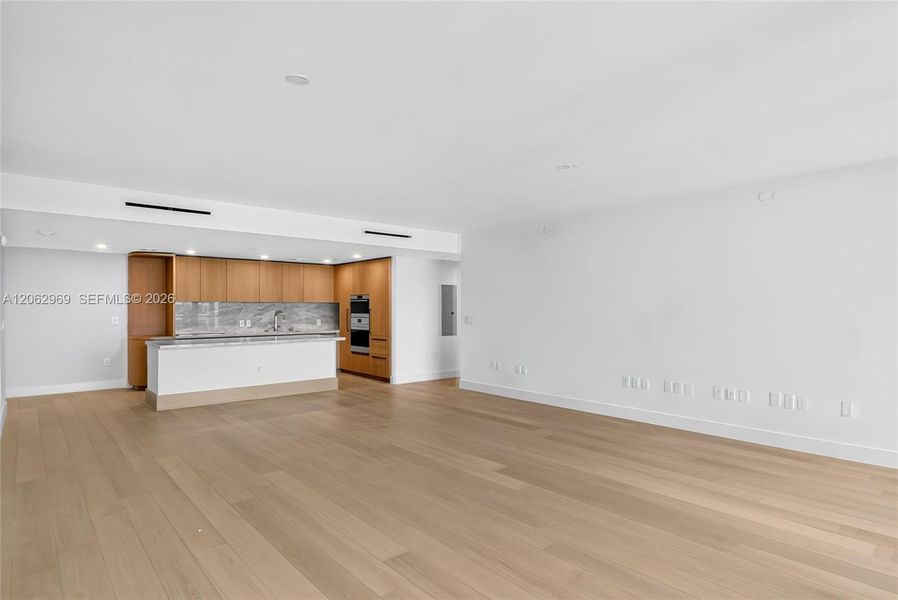 Spacious, unfurnished interior of a new home in , Bay Harbor Islands (Image 36).