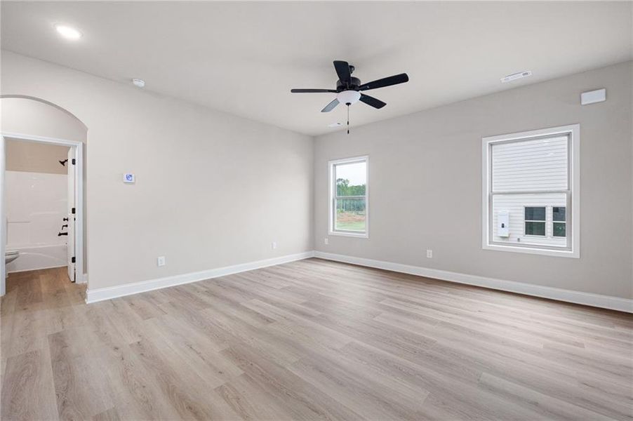 Spacious, unfurnished interior of a new home in , Carrollton (Image 21).
