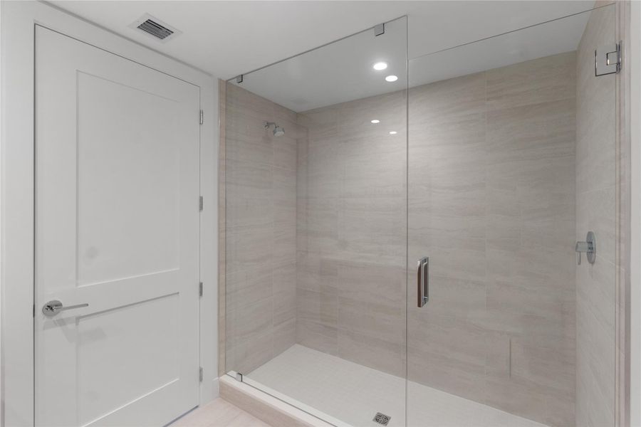 Furnished interior view inside a new home in , Fort Lauderdale (Image 19).