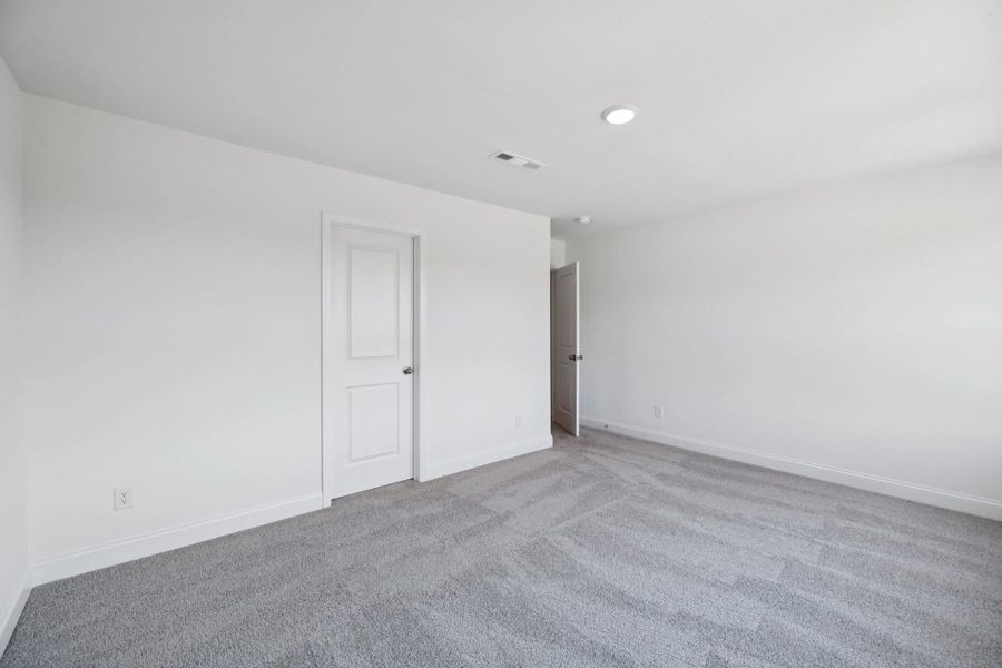 Spacious, unfurnished interior of a new home in Willow Landing, Mount Juliet (Image 35).