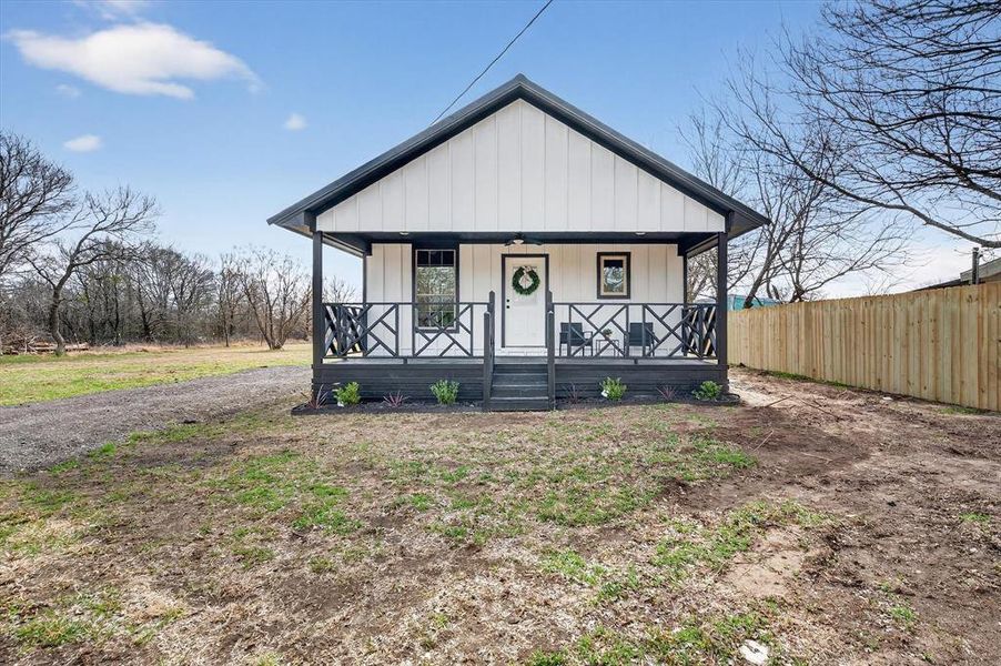 Exterior details and patio area of a home in , Dawson (Image 21).