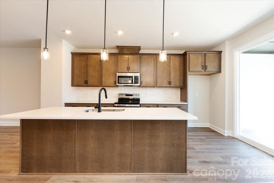 Chef Inspired Kitchen with Large Island Chef Inspired Kitchen with Large Island