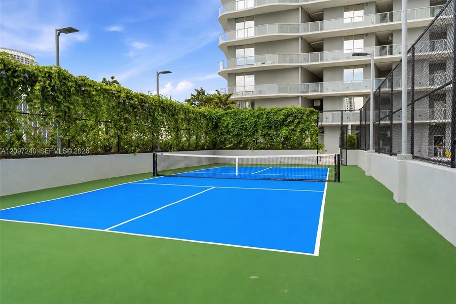 Condo located in Miami, FL showcasing its design and architecture (Image 28).