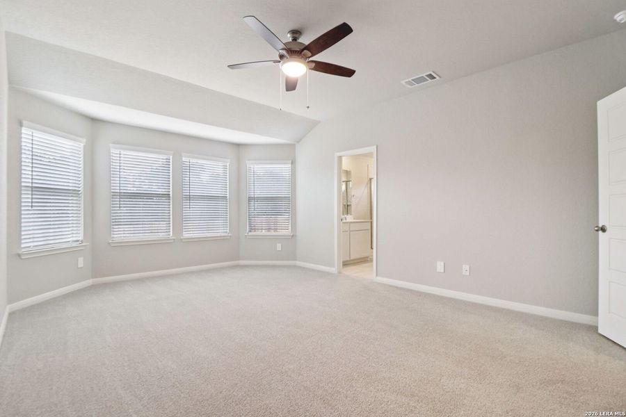 Spacious, unfurnished interior of a new home in Scenic Crest - Premier Series, Boerne (Image 21).