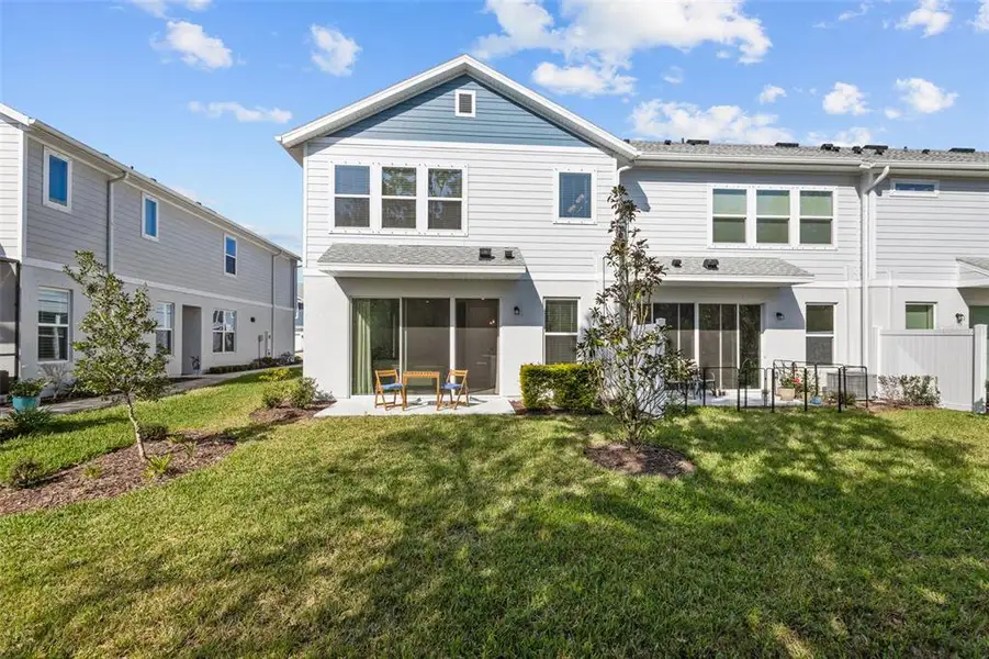 Exterior details and patio area of a home in , Land O' Lakes (Image 3).