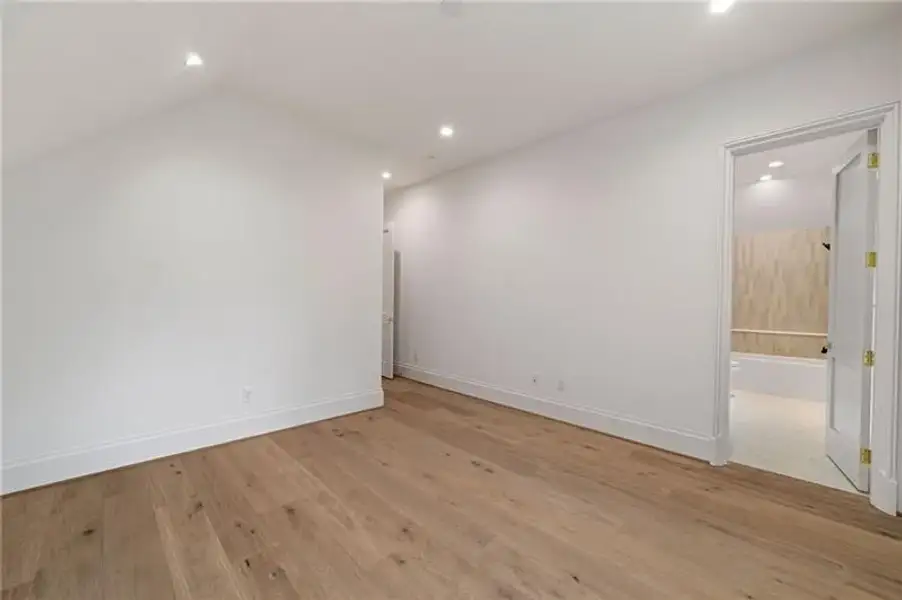 Spacious, unfurnished interior of a new home in , Atlanta (Image 21). Spacious, unfurnished interior of a new home in , Atlanta (Image 21).