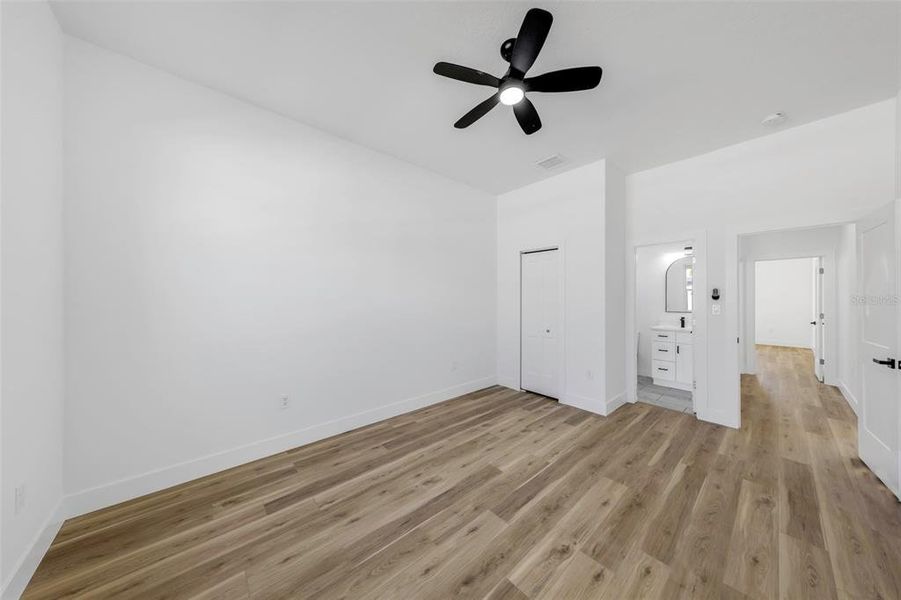 Spacious, unfurnished interior of a new home in , Hudson (Image 49).