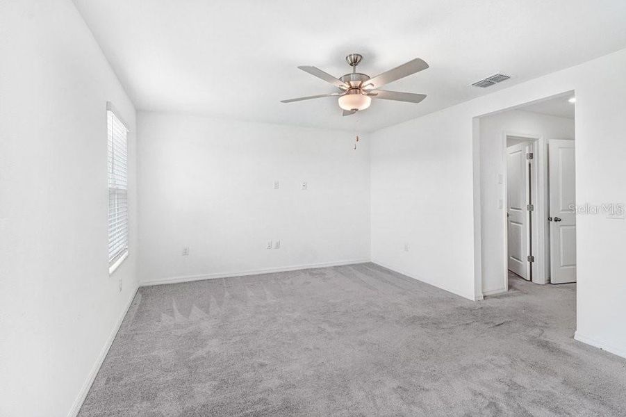 Spacious, unfurnished interior of a new home in , San Antonio (Image 22).