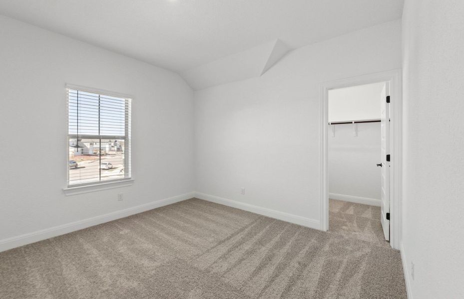 Spacious, unfurnished interior of a new home in Santa Rita Ranch, Liberty Hill (Image 32).