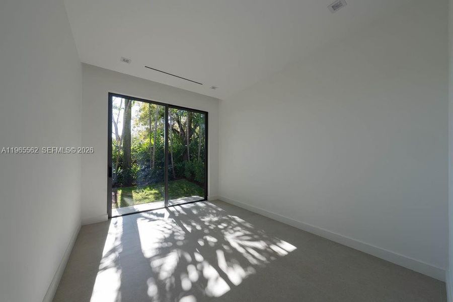 Spacious, unfurnished interior of a new home in , Miami (Image 18).