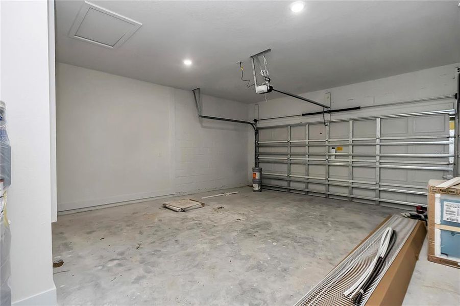 Spacious, unfurnished interior of a new home in , Ocala (Image 26).
