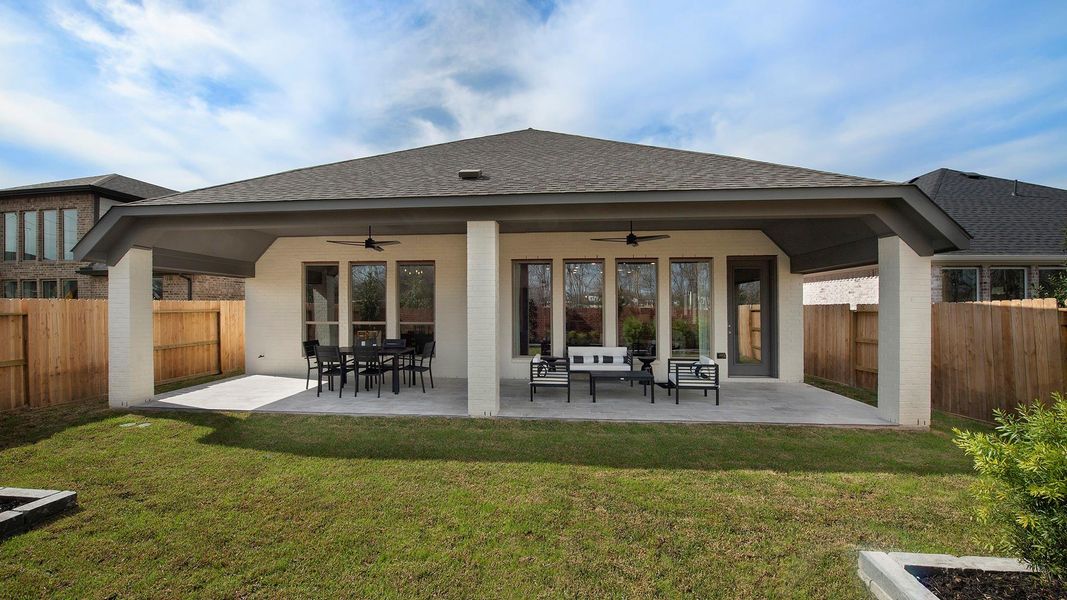 Exterior details and patio area of a home in Sienna, Missouri City (Image 2).