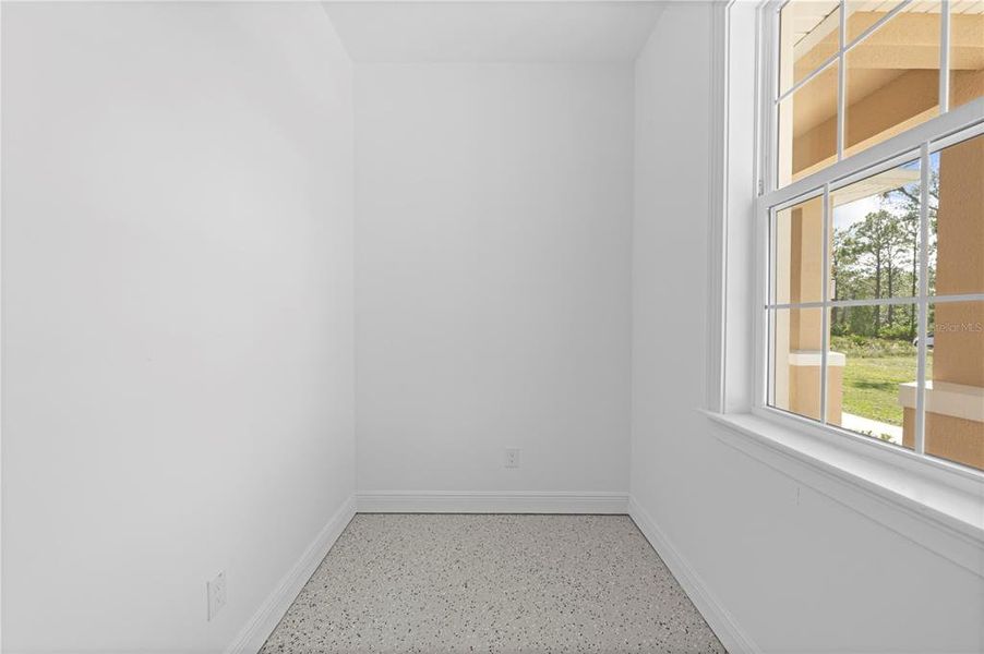 Spacious, unfurnished interior of a new home in , Weeki Wachee (Image 47).