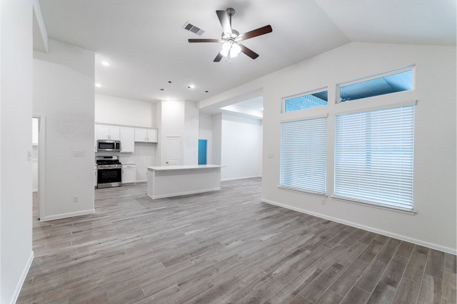 Spacious, unfurnished interior of a new home in Martha's Vineyard, Alvin (Image 10).