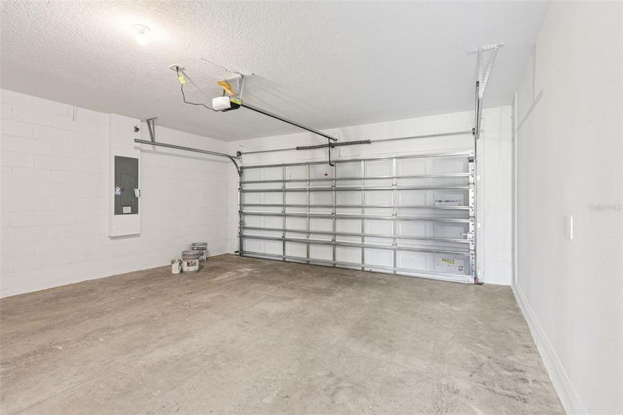 Spacious, unfurnished interior of a new home in , Davenport (Image 32).