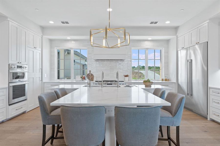 Seating for 6 at Kitchen Island