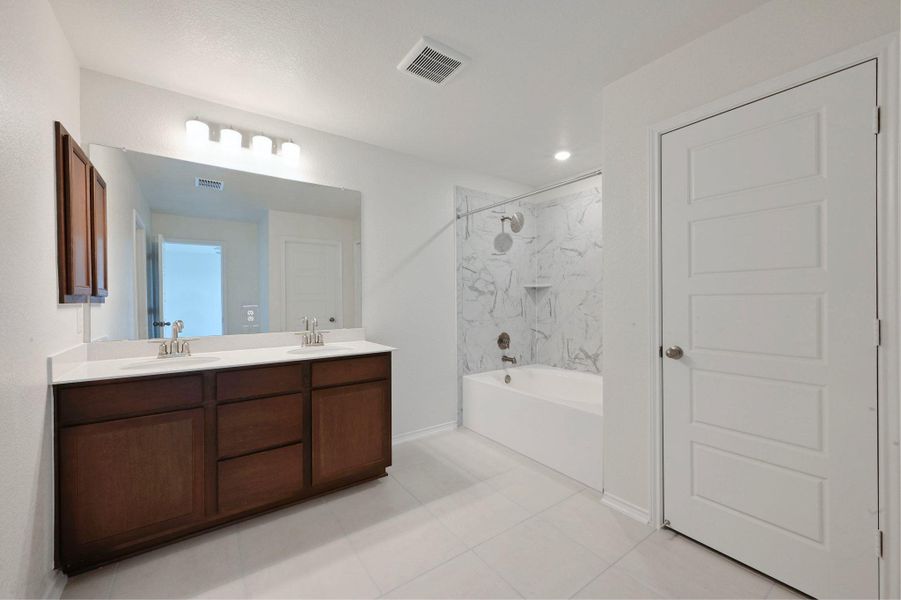 Furnished interior view inside a new home in Stoney Chase, Del Valle (Image 8).