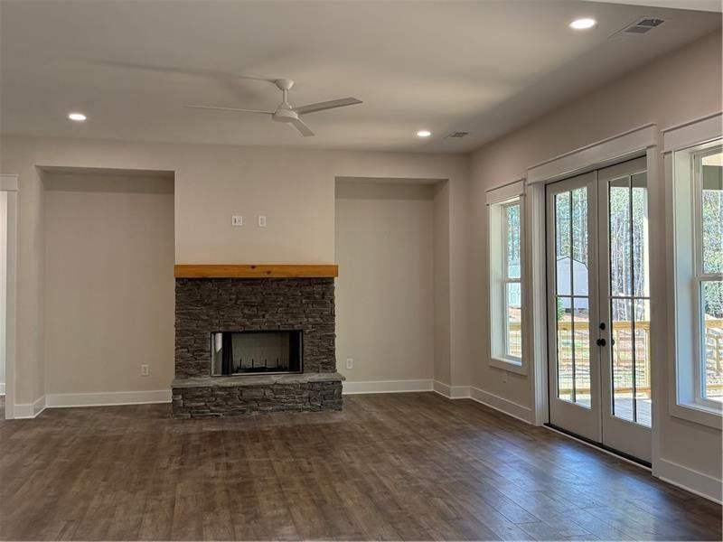 Spacious, unfurnished interior of a new home in , Waleska (Image 15).