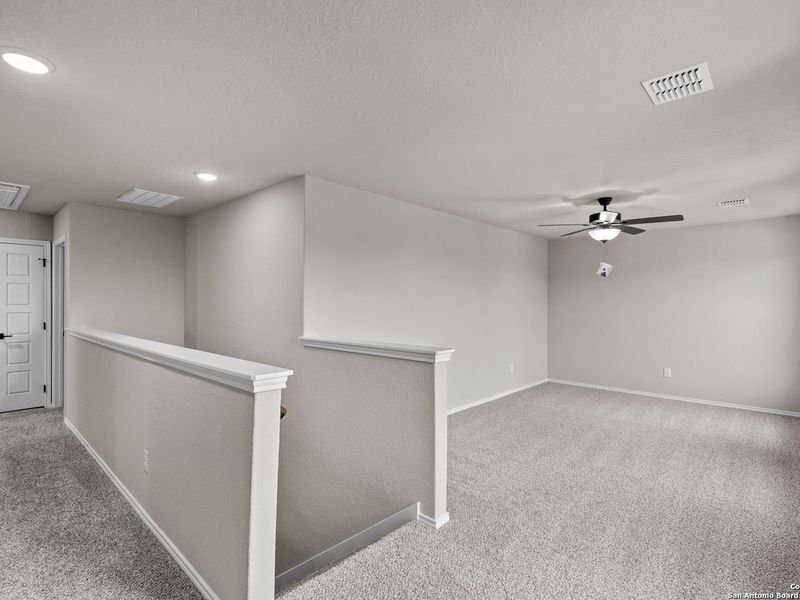 Spacious, unfurnished interior of a new home in Royal Crest, San Antonio (Image 22).