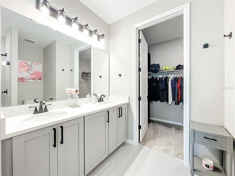 Furnished interior view inside a new home in , Clermont (Image 48).