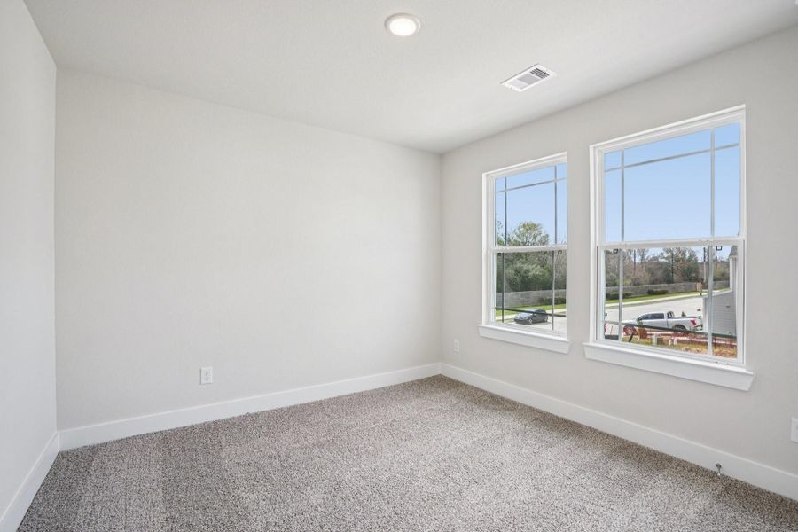 Spacious, unfurnished interior of a new home in Cay Landing, Houston (Image 25).