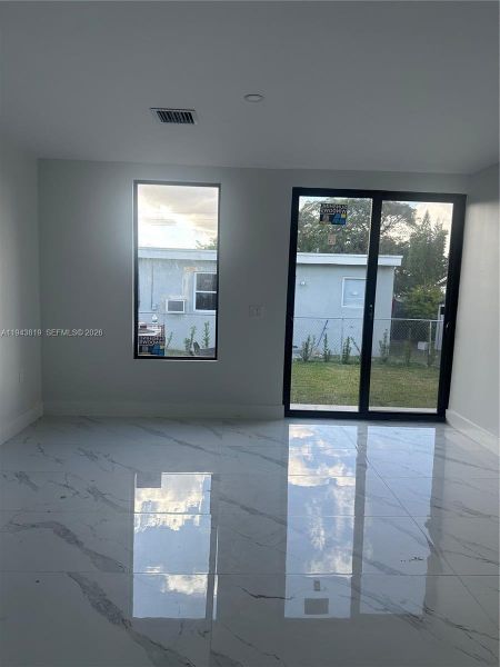 Spacious, unfurnished interior of a new home in , Florida City (Image 18).