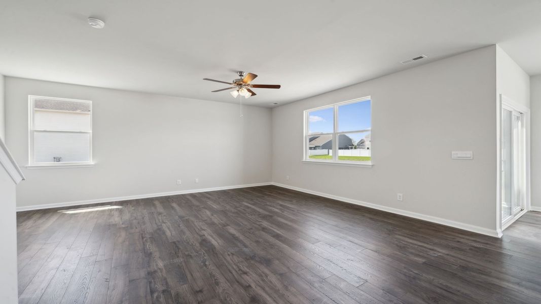 Spacious, unfurnished interior of a new home in Tooley Harbor, Elizabeth City (Image 16).