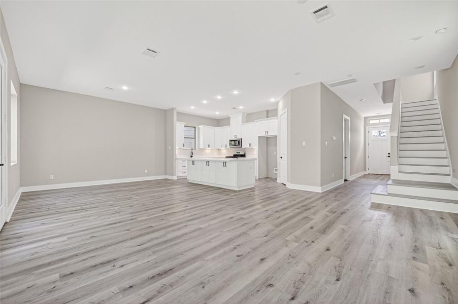 Spacious, unfurnished interior of a new home in , Houston (Image 29).