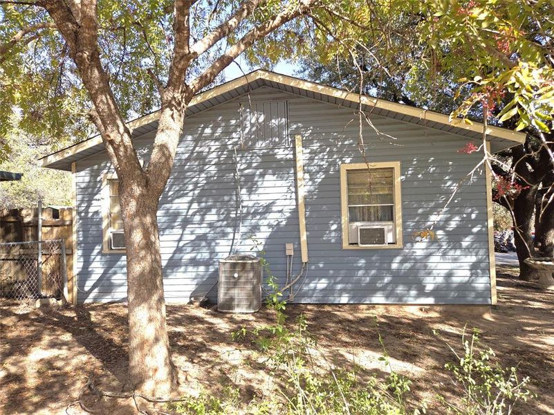 Exterior details and patio area of a home in , Glen Rose (Image 15).