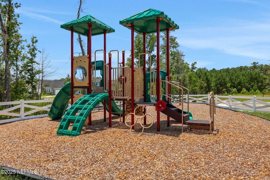 Community amenities in Jennings Farm, Middleburg (Image 24).