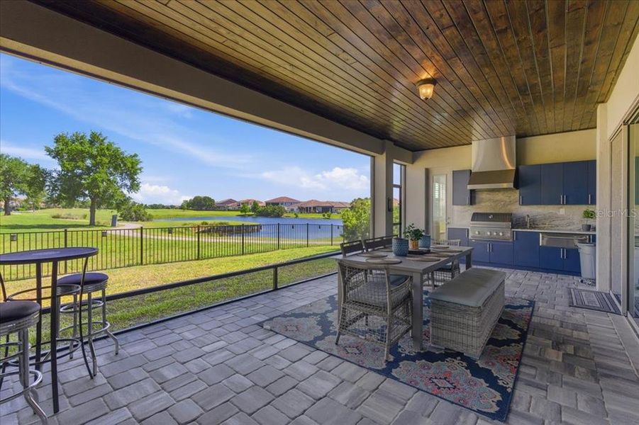 Exterior details and patio area of a home in , Orlando (Image 23).