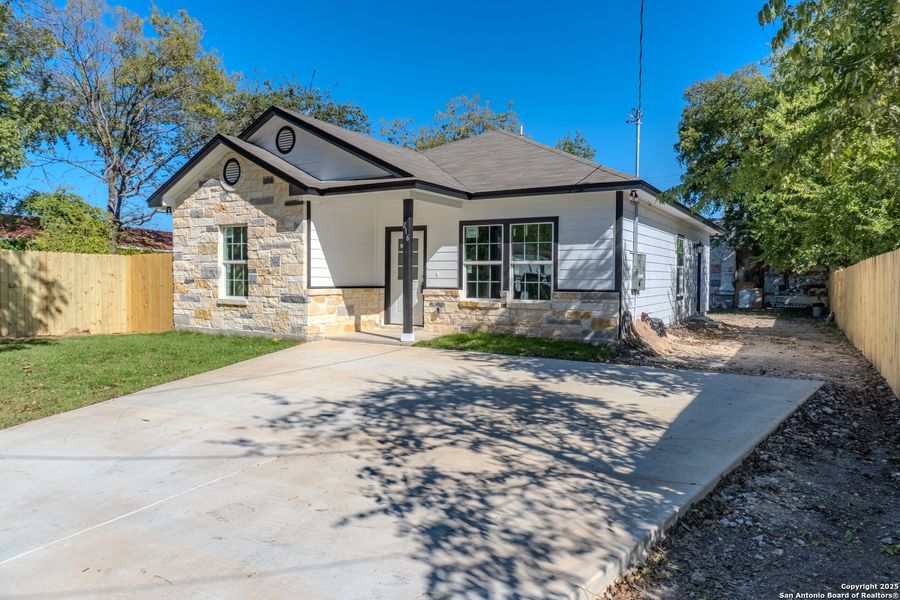 Image 33 of a home in .