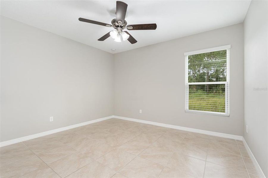 Spacious, unfurnished interior of a new home in , Palm Bay (Image 6).