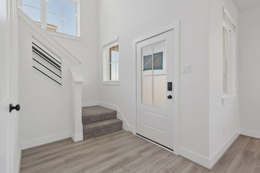 Representative unfurnished interior of a home built from the Dillon by Chesmar Homes in Sienna Courtyard, Missouri City (Image 27).